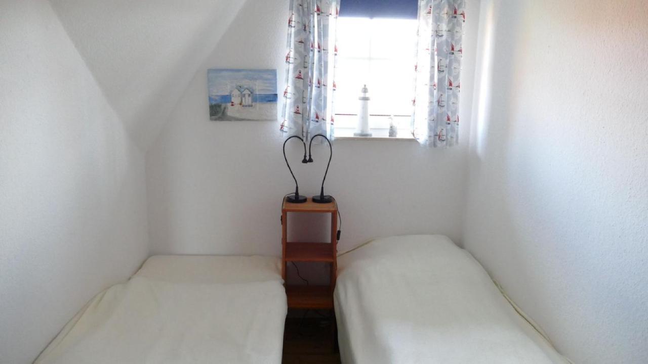 Ferienwohnung Fokuhl Im Strohhus Hooksiel Шилліг Екстер'єр фото